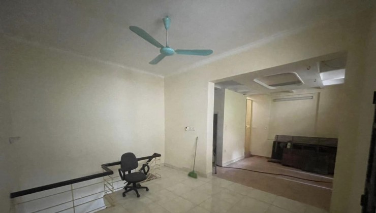 CHO THUÊ MBKD SALON TÓC, NAIL, SPA NHỎ PHỐ BÙI HUY BÍCH, HOÀNG MAI, 4 TẦNG, 25M2, 12 TRIỆU